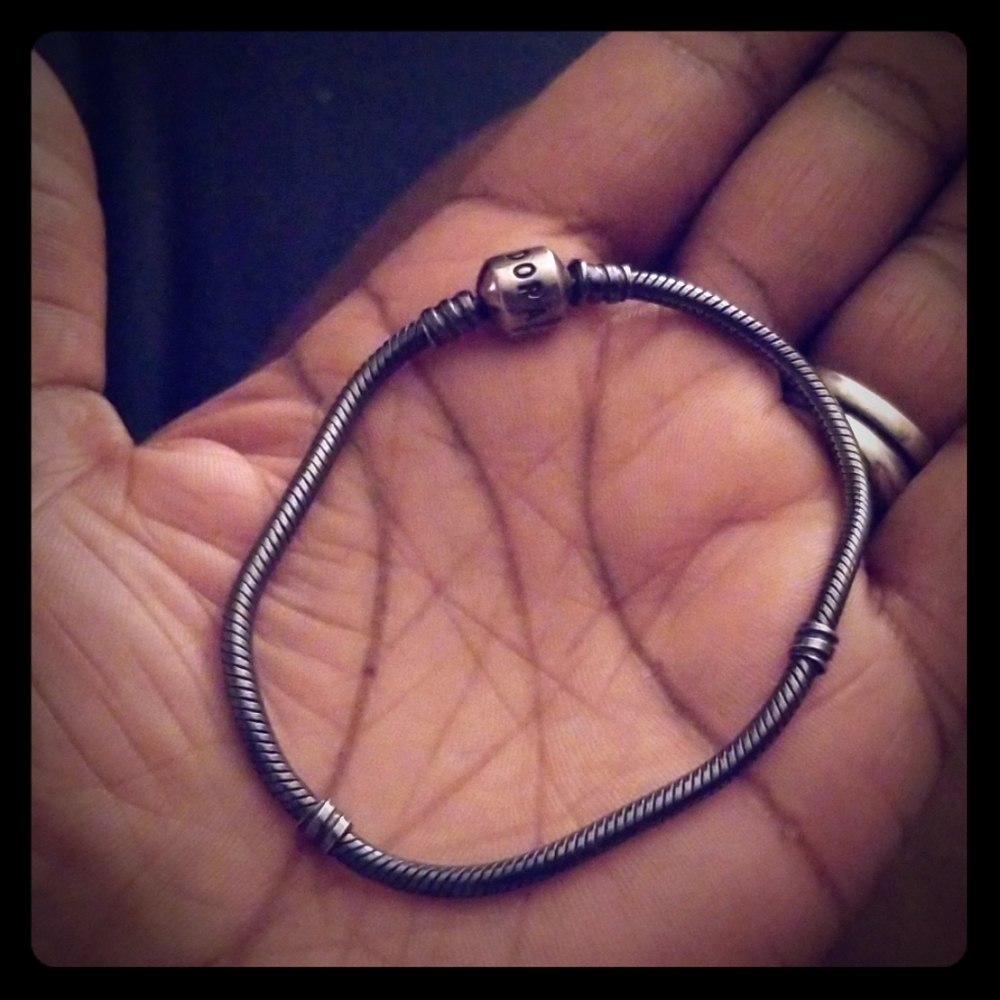 Pandora bracelet (gunmetal color)
